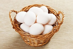 uova bianche fresche allevate all'aperto Le Camille (CONF. 4 PZ)