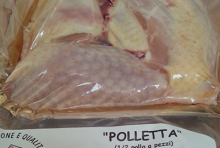 vaschetta sotto vuoto con mezza polletta collo pelato a pezzi circa 1 kg